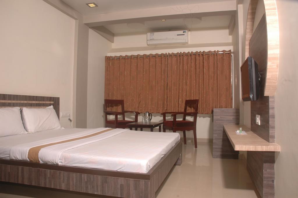 Hotel Sapphire Junagadh Δωμάτιο φωτογραφία