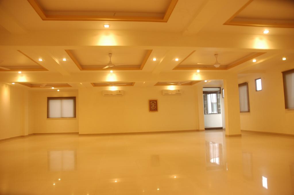Hotel Sapphire Junagadh Εξωτερικό φωτογραφία