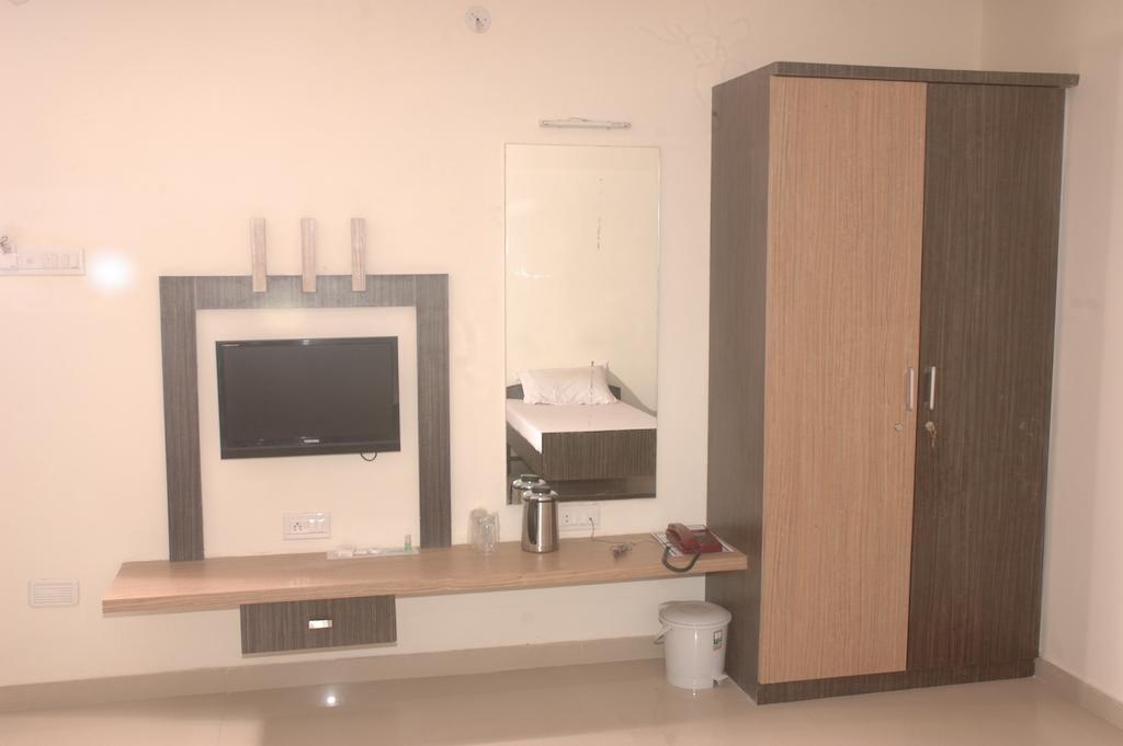 Hotel Sapphire Junagadh Δωμάτιο φωτογραφία