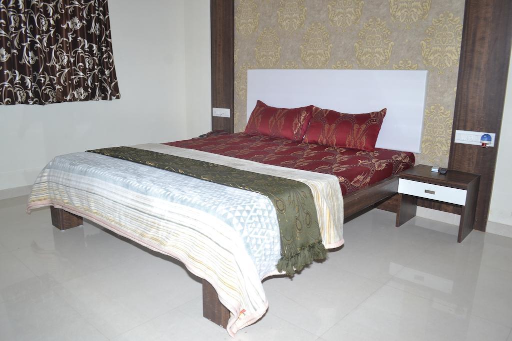 Hotel Sapphire Junagadh Εξωτερικό φωτογραφία