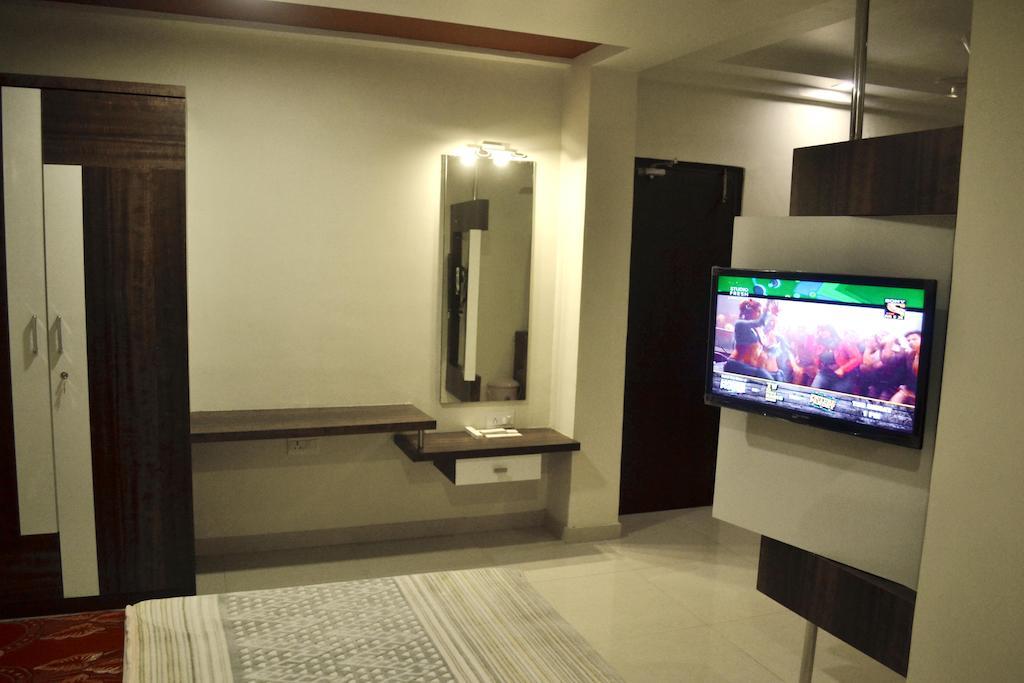 Hotel Sapphire Junagadh Εξωτερικό φωτογραφία