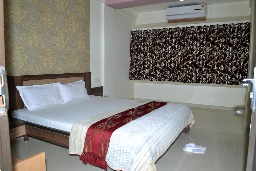 Hotel Sapphire Junagadh Εξωτερικό φωτογραφία