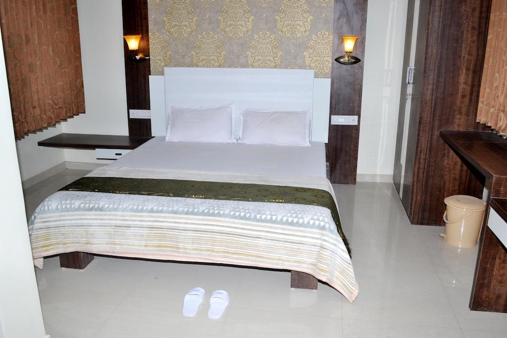 Hotel Sapphire Junagadh Εξωτερικό φωτογραφία