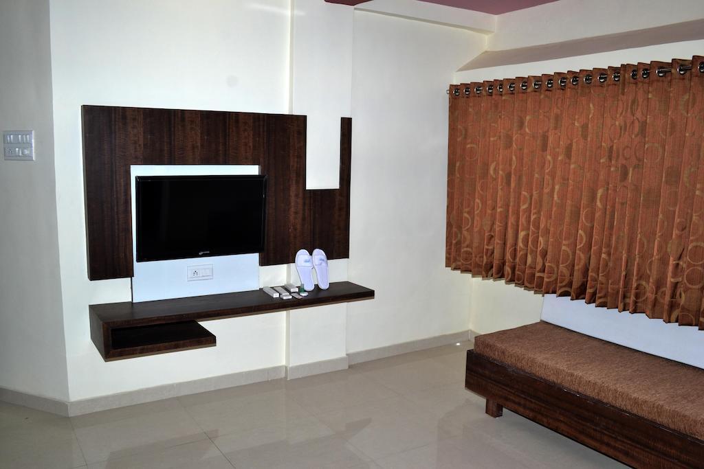 Hotel Sapphire Junagadh Εξωτερικό φωτογραφία