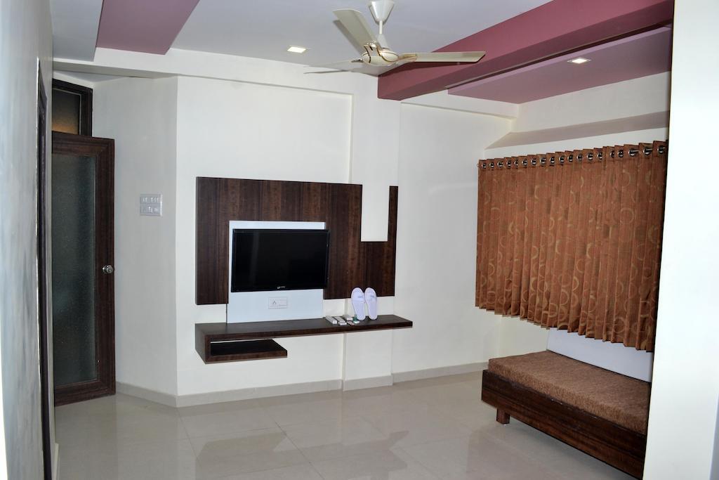 Hotel Sapphire Junagadh Εξωτερικό φωτογραφία