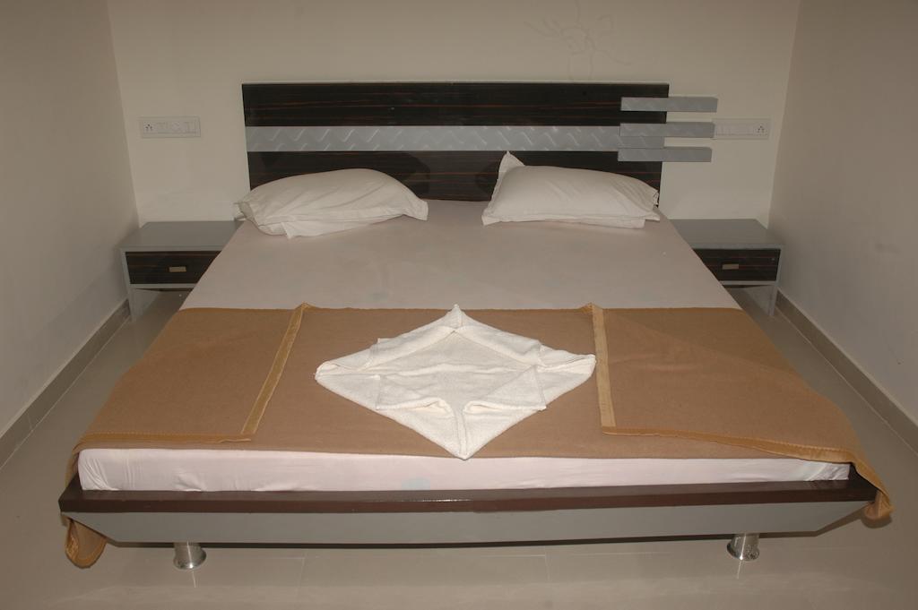 Hotel Sapphire Junagadh Δωμάτιο φωτογραφία
