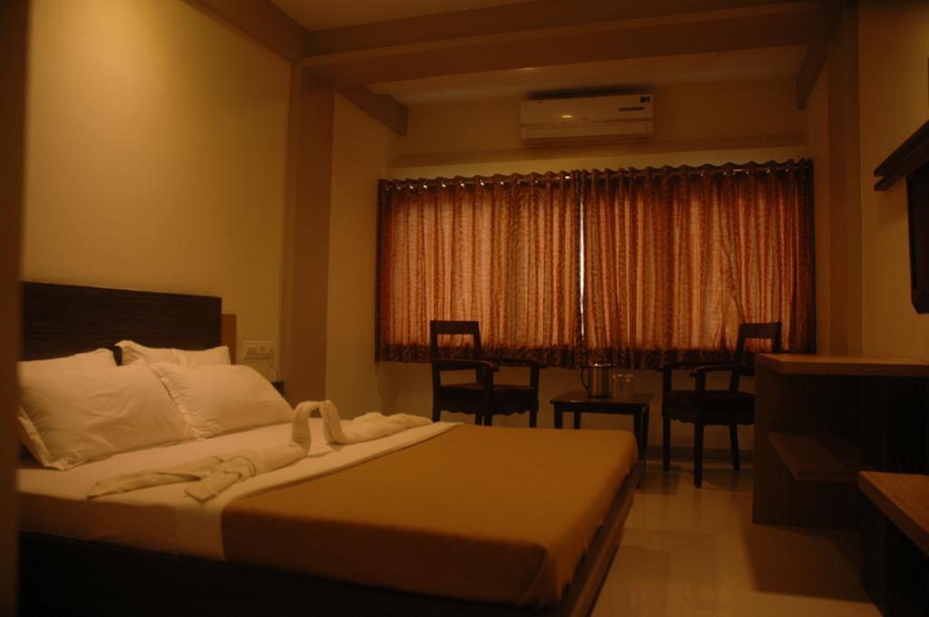 Hotel Sapphire Junagadh Εξωτερικό φωτογραφία