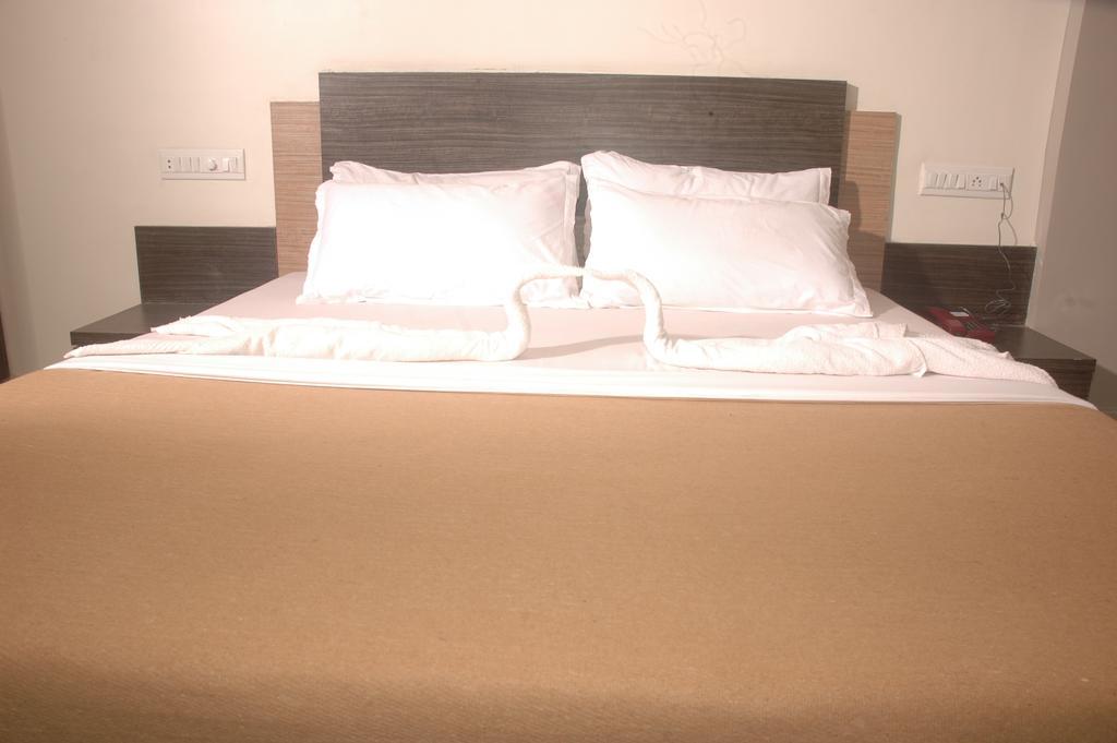 Hotel Sapphire Junagadh Εξωτερικό φωτογραφία