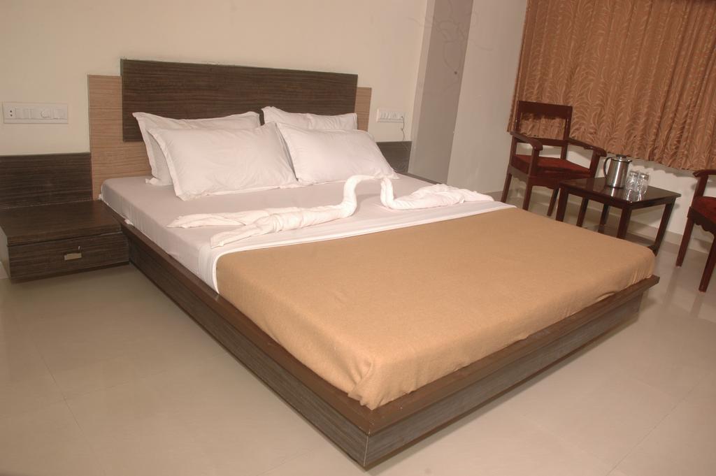 Hotel Sapphire Junagadh Εξωτερικό φωτογραφία