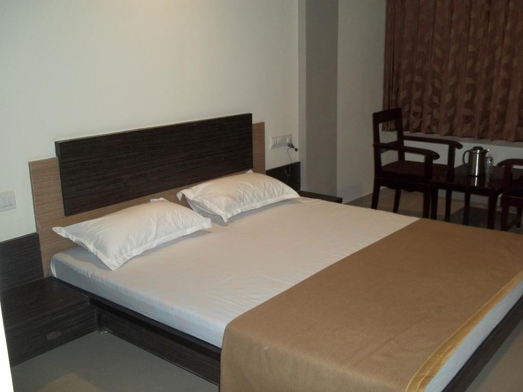 Hotel Sapphire Junagadh Εξωτερικό φωτογραφία