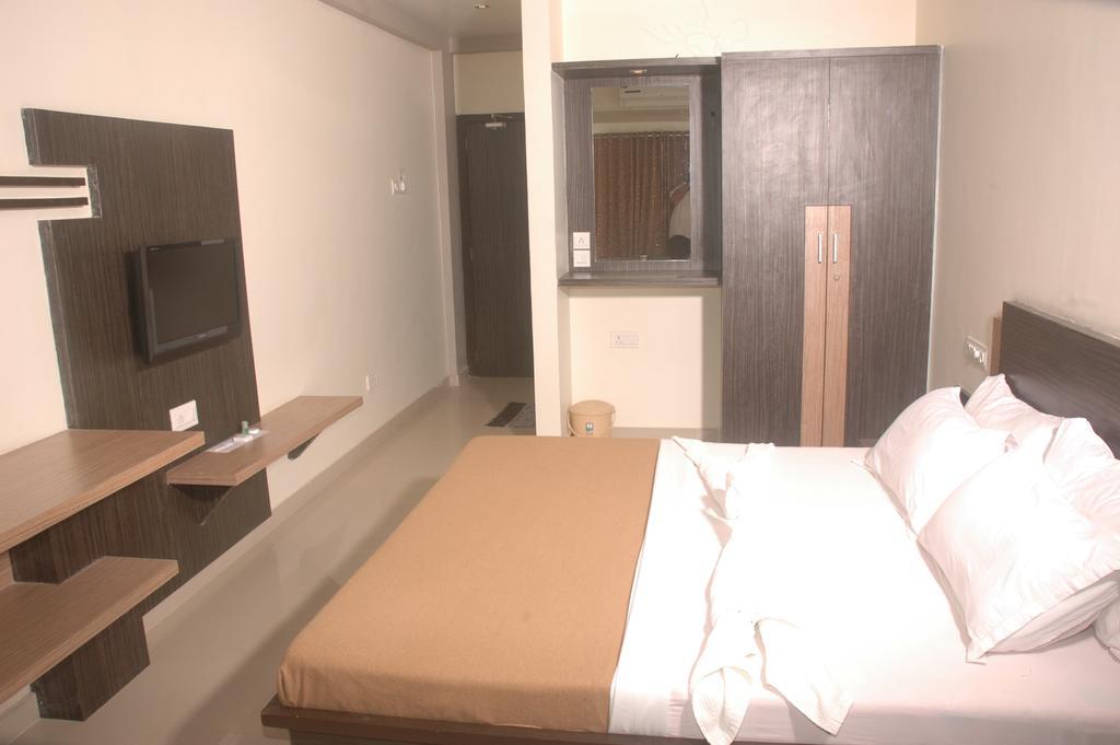 Hotel Sapphire Junagadh Εξωτερικό φωτογραφία