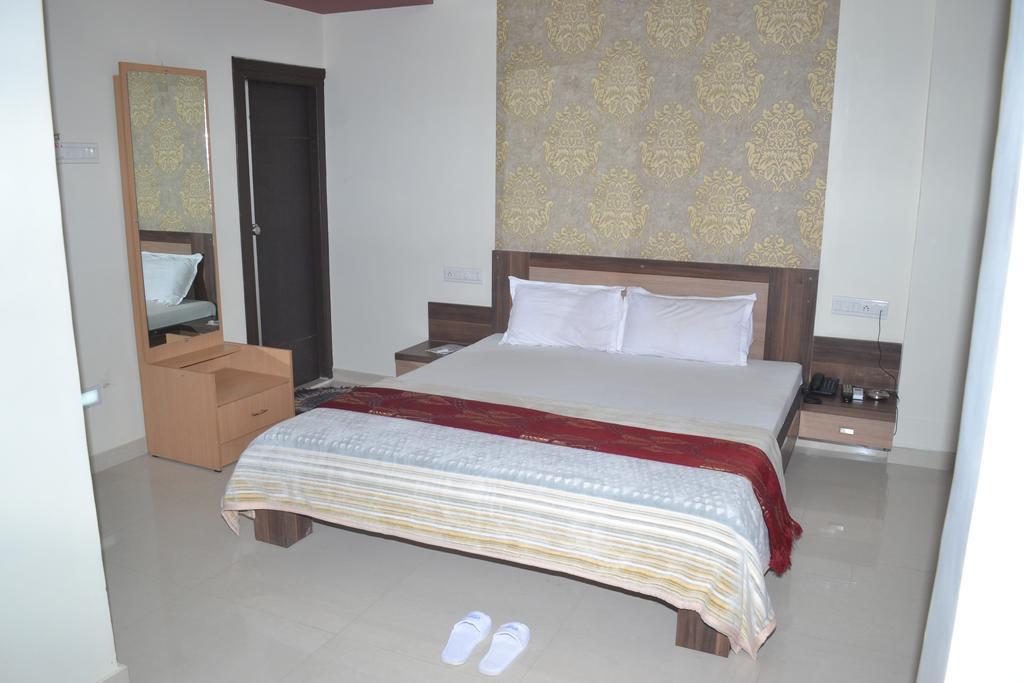 Hotel Sapphire Junagadh Εξωτερικό φωτογραφία
