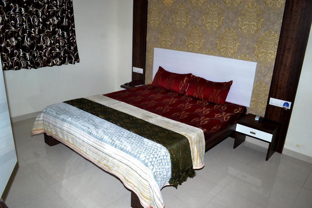 Hotel Sapphire Junagadh Εξωτερικό φωτογραφία