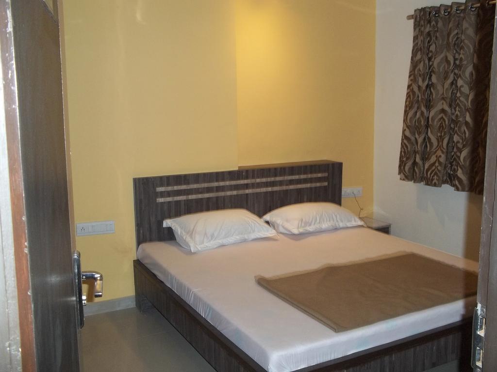 Hotel Sapphire Junagadh Εξωτερικό φωτογραφία