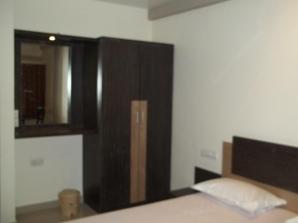 Hotel Sapphire Junagadh Εξωτερικό φωτογραφία