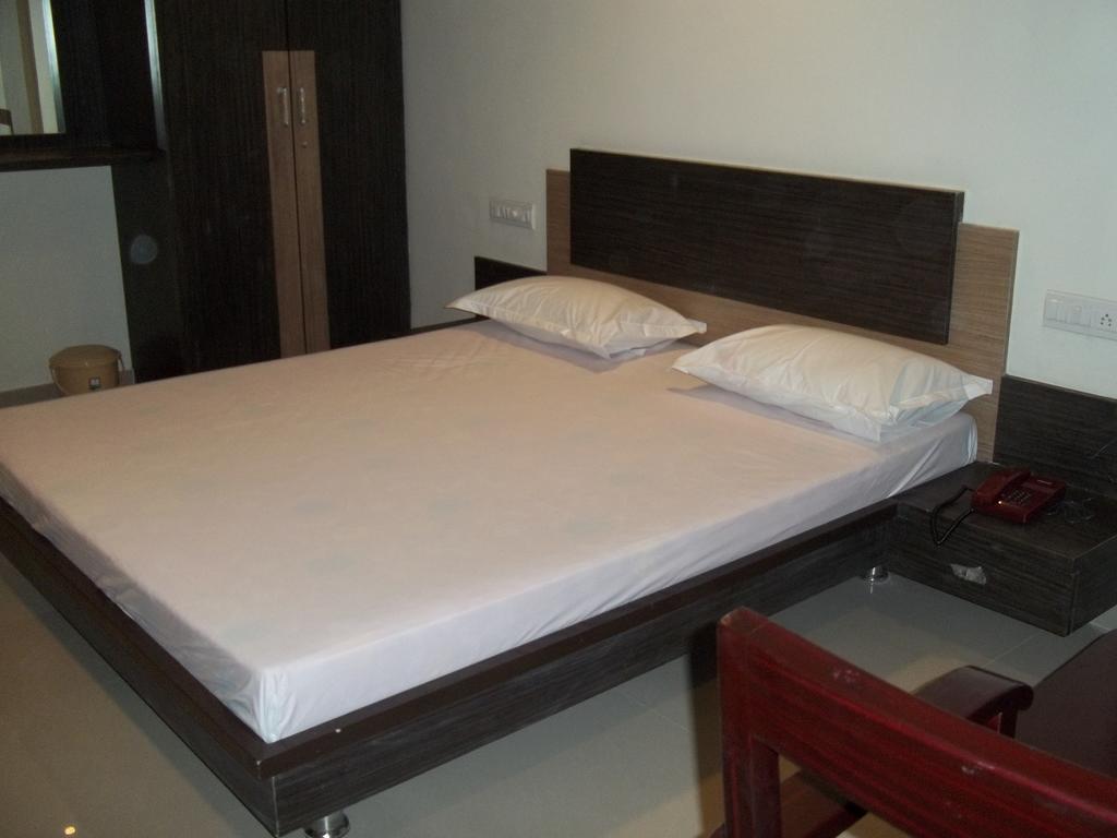 Hotel Sapphire Junagadh Εξωτερικό φωτογραφία