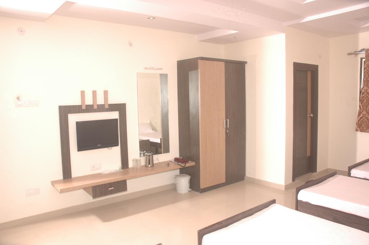 Hotel Sapphire Junagadh Εξωτερικό φωτογραφία